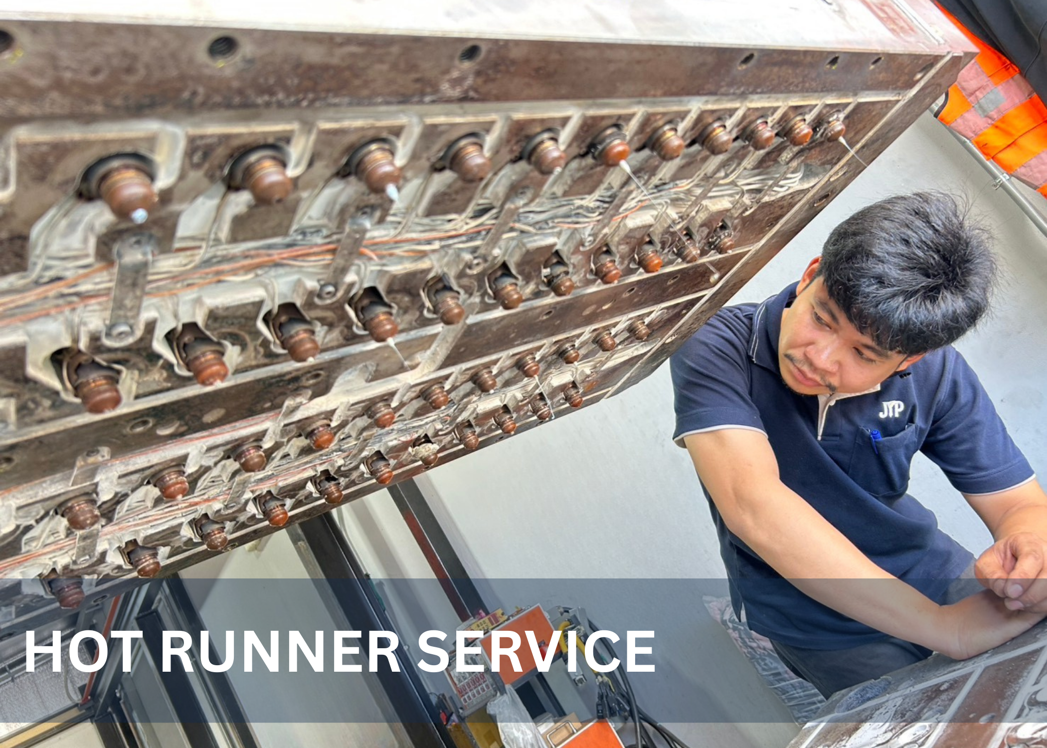 คำเชิญปาร์ตี้เสมือนจริง การสำเร็จการศึกษา สีขาว สีดำ และฟอยล์สีทอง (1)